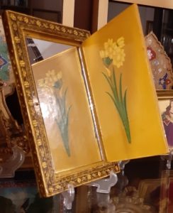 قاب آیینه داخل کار